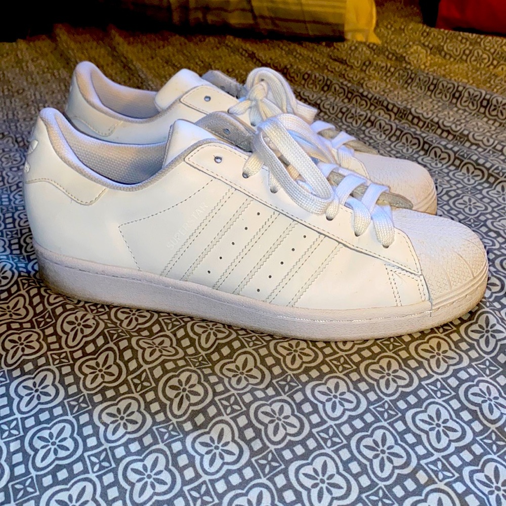 8 1/2 ALL WHITE SHELL TOE ADIDAS